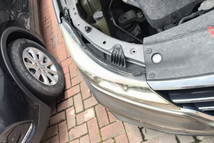 Used Baojun 730 2017 1.8L iAMT Luxury Version 7-Seater Right Front Headlight