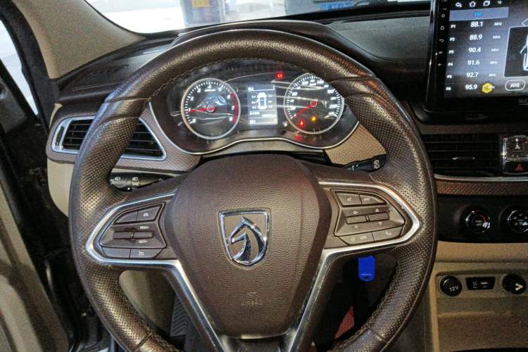 Used Baojun 730 2017 1.5T Manual Fashion Version 7 Seats China V Emission Standard Steering Wheel