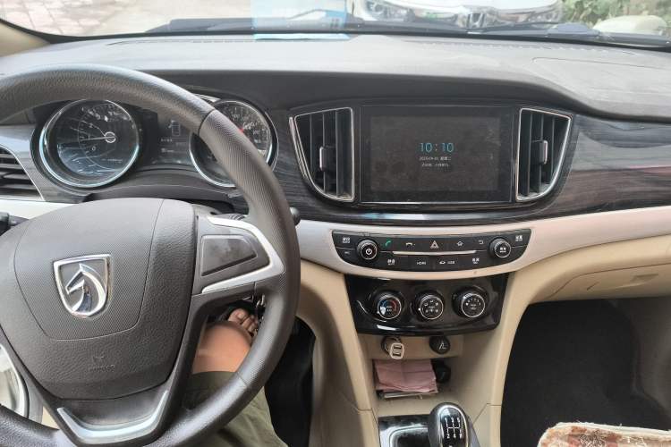 Used Baojun 730 2017 1.5T Manual Fashion Version 7 Seats China V Emission Standard Audio And AC Panel