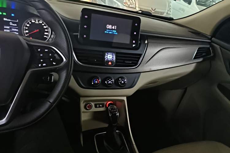 Used Baojun 730 2017 1.5T Manual Fashion Version 7 Seats China V Emission Standard Audio And AC Panel