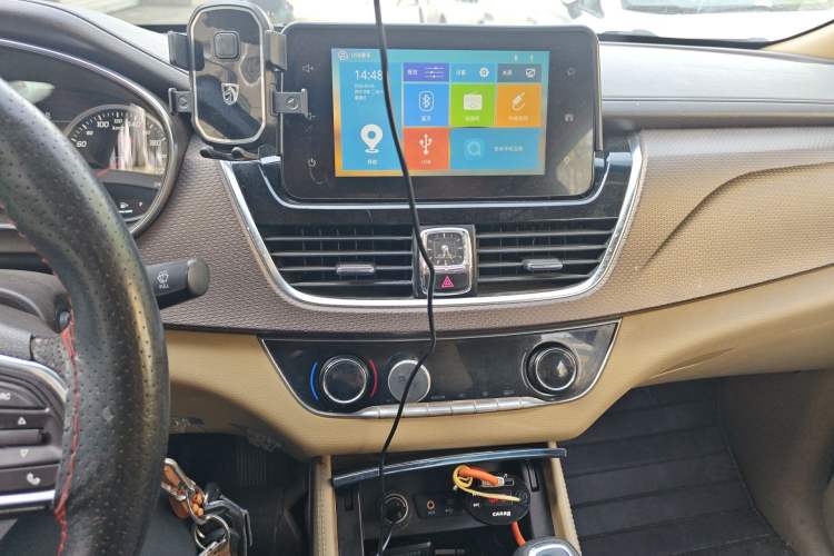 Used Baojun 730 2017 1.8L iAMT Luxury Version 7-Seater Audio And AC Panel