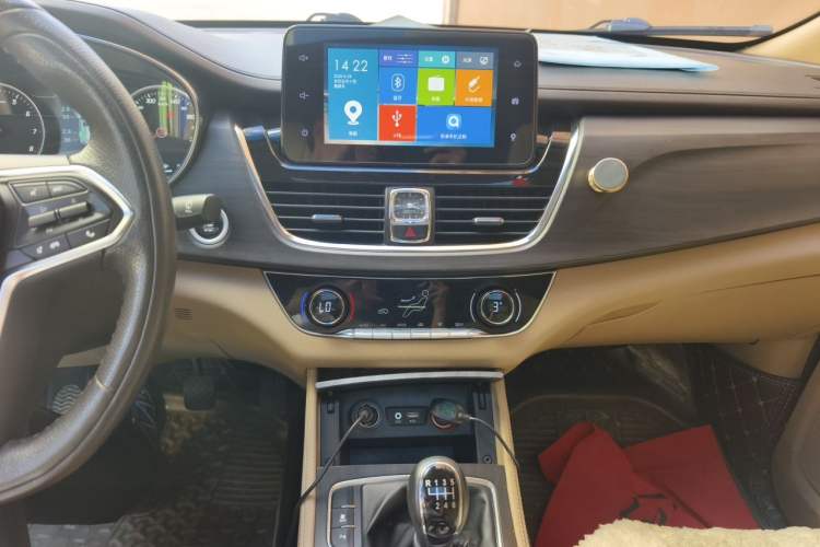 Used Baojun 730 2017 1.5T Manual Luxury Version 7 Seats Audio And AC Panel