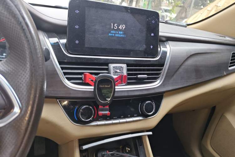 Used Baojun 730 2017 1.8L iAMT Prestige Version 7 Seats Audio And AC Panel