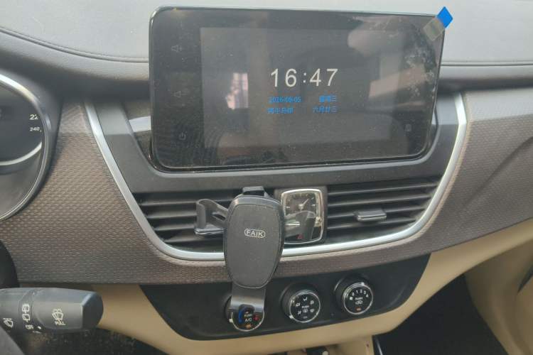 Used Baojun 730 2017 1.5T Manual Fashion Version 7 Seats China V Emission Standard Audio And AC Panel