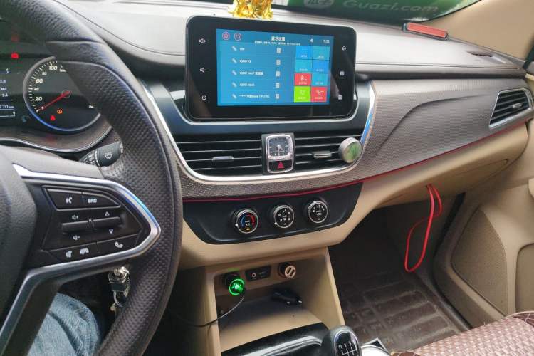 Used Baojun 730 2017 1.5T Manual Fashion Version 7 Seats China V Emission Standard Audio And AC Panel