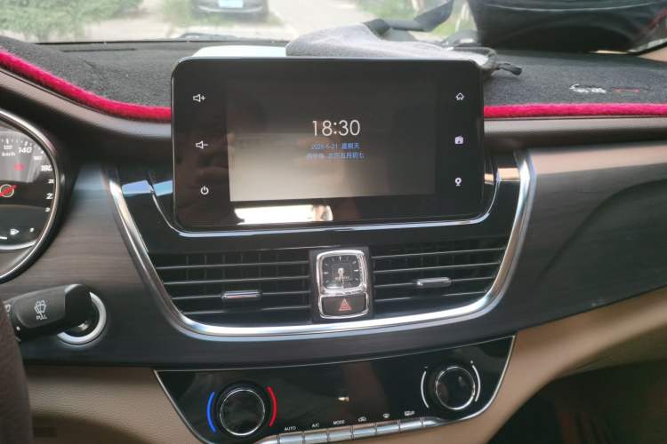 Used Baojun 730 2017 1.8L iAMT Prestige Version 7 Seats Audio And AC Panel