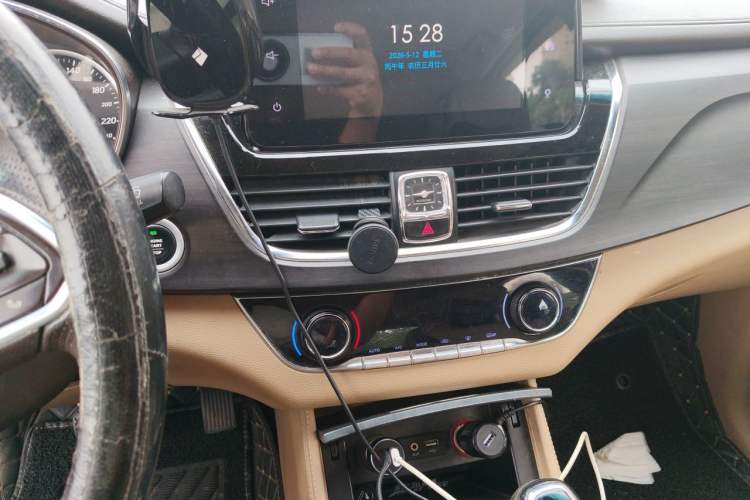Used Baojun 730 2017 1.8L iAMT Prestige Version 7 Seats Audio And AC Panel