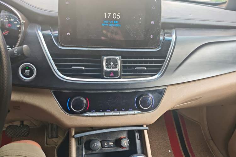 Used Baojun 730 2017 1.8L iAMT Prestige Version 7 Seats Audio And AC Panel