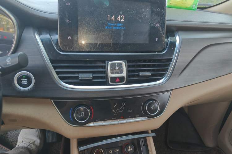 Used Baojun 730 2017 1.8L iAMT Prestige Version 7 Seats Audio And AC Panel