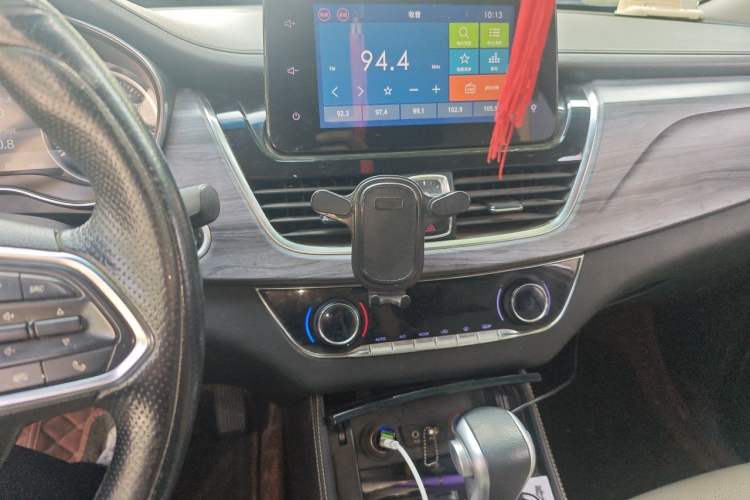 Used Baojun 730 2017 1.5T DCT Flagship Model 7 Seats China V Emission Standard Audio And AC Panel
