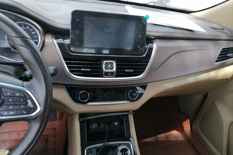 Used Baojun 730 2017 1.5T Manual Style 7 Seats China V Audio And AC Panel