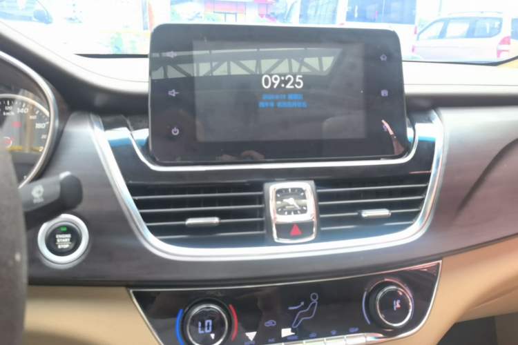 Used Baojun 730 2017 1.5T Manual Prestige Version 7 Seats Audio And AC Panel