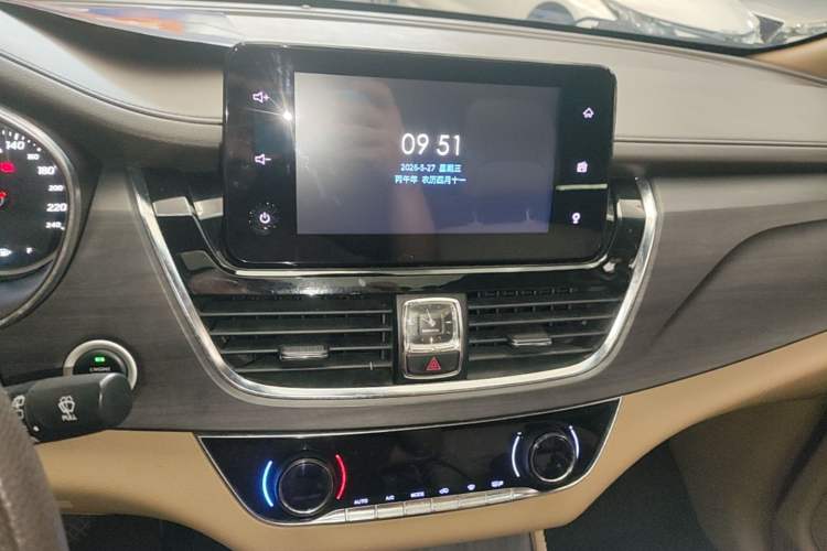 Used Baojun 730 2017 1.8L iAMT Prestige Version 7 Seats Audio And AC Panel