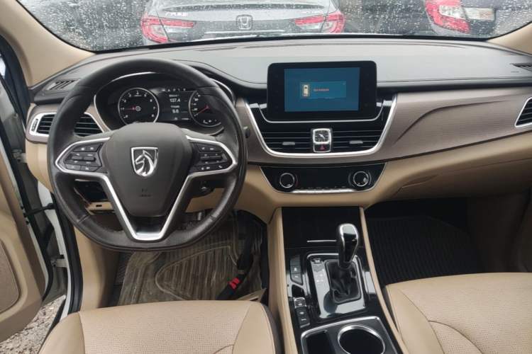 Used Baojun 730 2017 1.8L iAMT Luxury Version 7-Seater Audio And AC Panel
