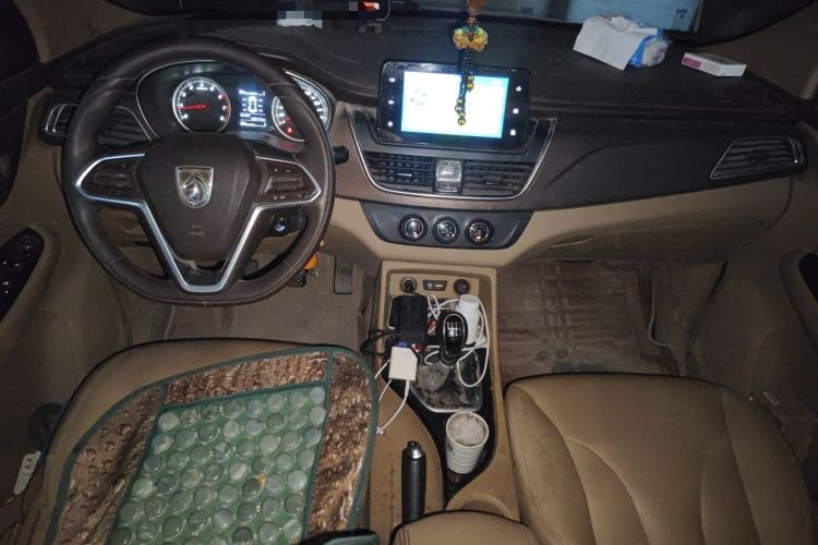 Used Baojun 730 2017 1.5T Manual Fashion Version 7 Seats China V Emission Standard Center Console