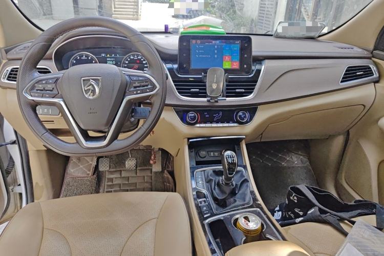 Used Baojun 730 2017 1.5T Manual Style 7 Seats China V Center Console