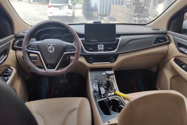 Used Baojun 730 2017 1.8L iAMT Prestige Version 7 Seats Center Console