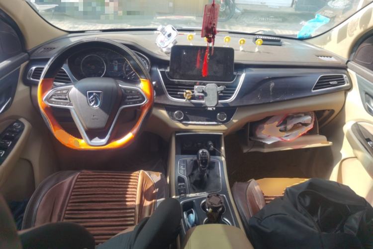Used Baojun 730 2017 1.5T Manual Style 7 Seats China V Center Console
