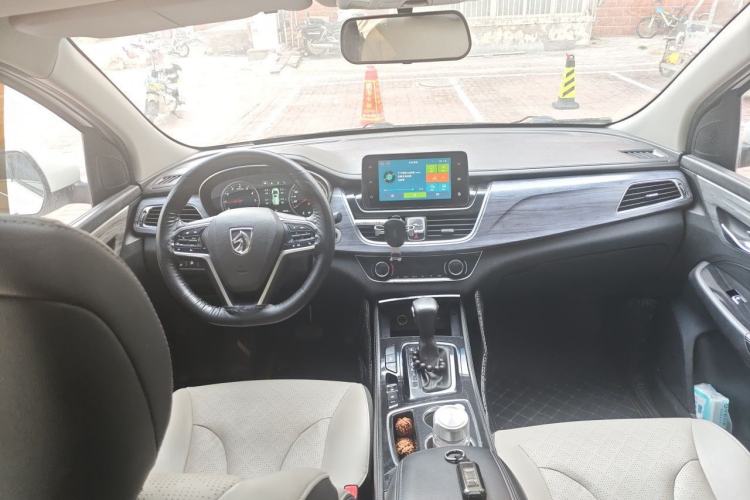 Used Baojun 730 2017 1.5T DCT Fashion Edition 7-Seater China V Emission Standard Center Console