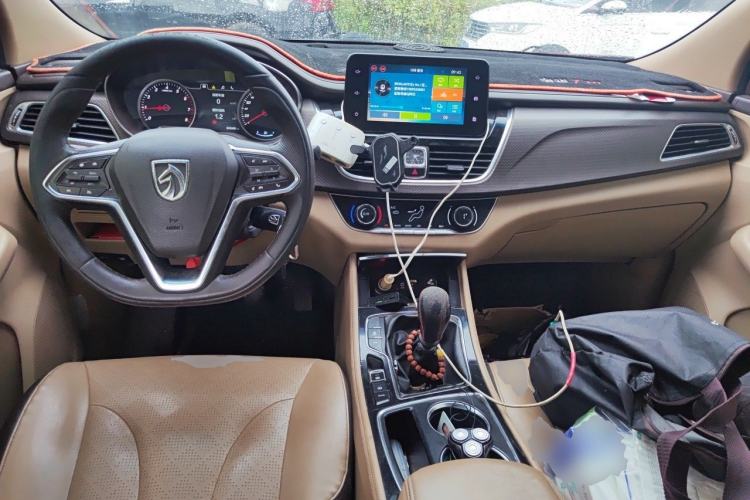 Used Baojun 730 2017 1.5T Manual Style 7 Seats China V Center Console