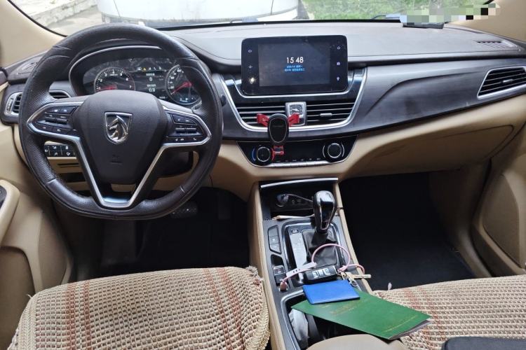 Used Baojun 730 2017 1.8L iAMT Prestige Version 7 Seats Center Console