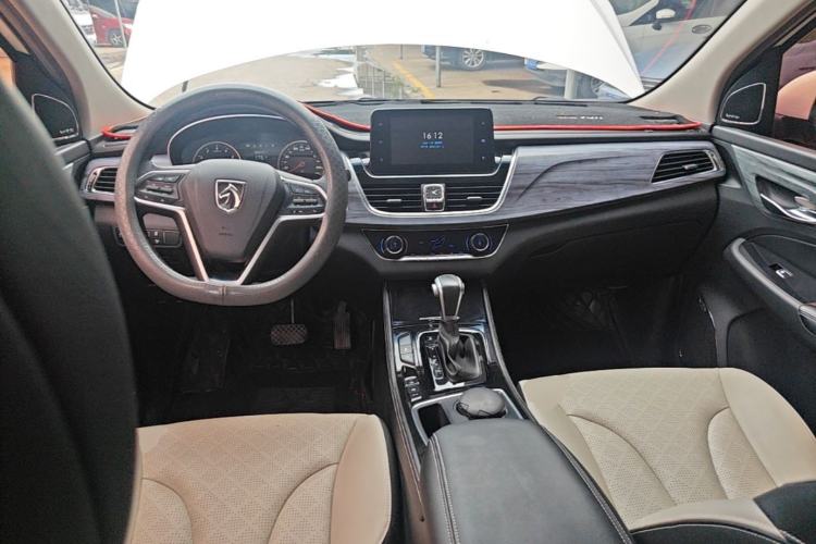 Used Baojun 730 2017 1.5T DCT Flagship Model 7 Seats China V Emission Standard Center Console
