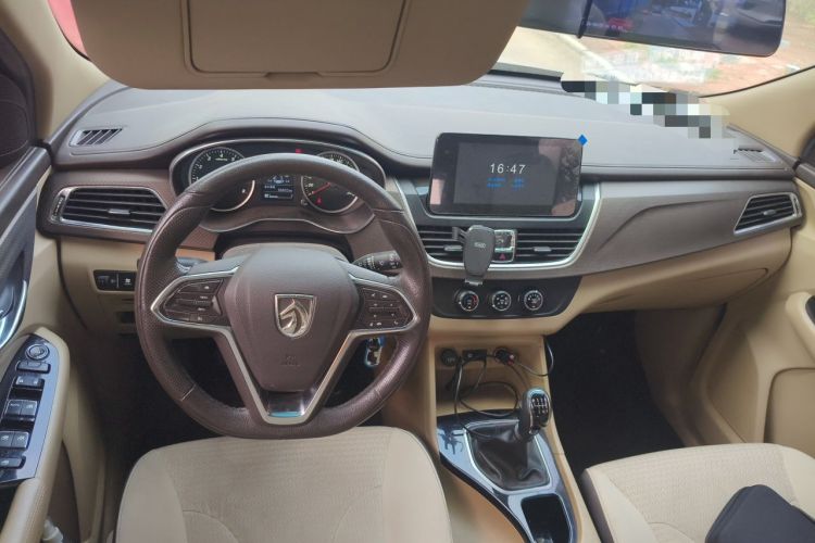 Used Baojun 730 2017 1.5T Manual Fashion Version 7 Seats China V Emission Standard Center Console