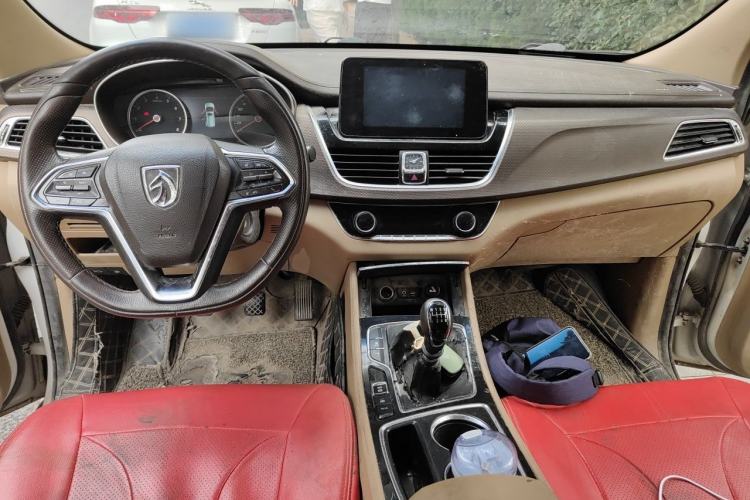 Used Baojun 730 2017 1.5T Manual Style 7 Seats China V Center Console