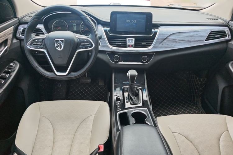 Used Baojun 730 2017 1.5T DCT Fashion Edition 7-Seater China V Emission Standard Center Console