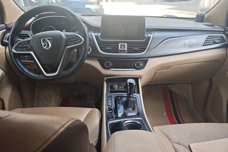 Used Baojun 730 2017 1.8L iAMT Prestige Version 7 Seats Center Console