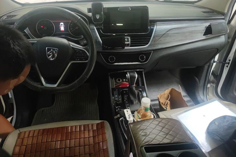 Used Baojun 730 2017 1.5T DCT Flagship Model 7 Seats China V Emission Standard Center Console