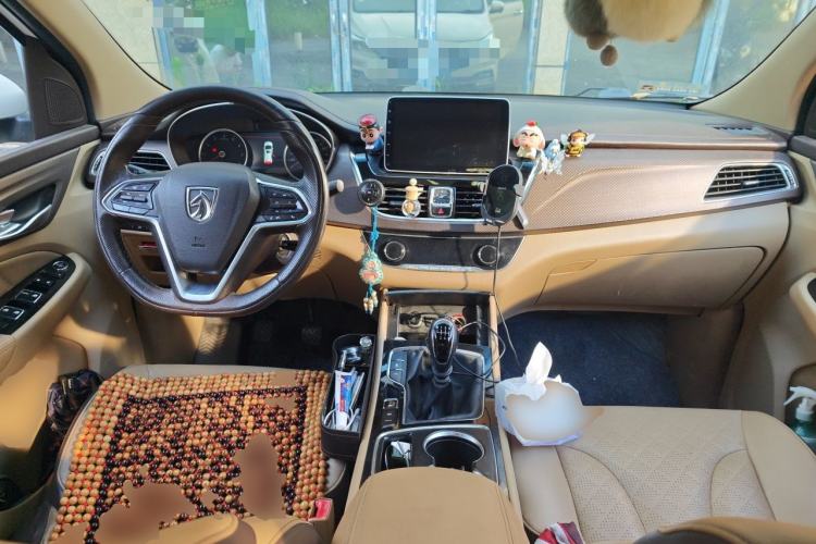 Used Baojun 730 2017 1.5T Manual Style 7 Seats China V Center Console
