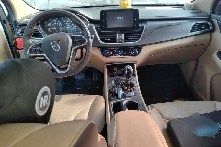 Used Baojun 730 2017 1.8L iAMT Prestige Version 7 Seats Center Console