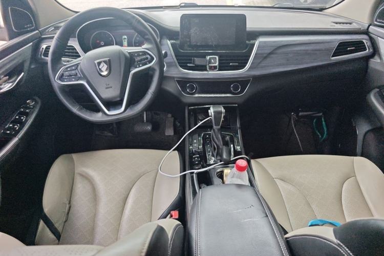 Used Baojun 730 2017 1.5T DCT Flagship Model 7 Seats China V Emission Standard Center Console