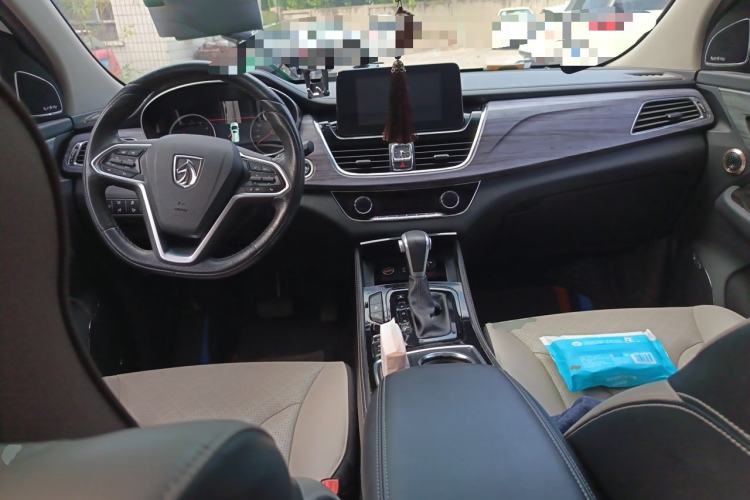 Used Baojun 730 2017 1.5T DCT Flagship Model 7 Seats China V Emission Standard Center Console