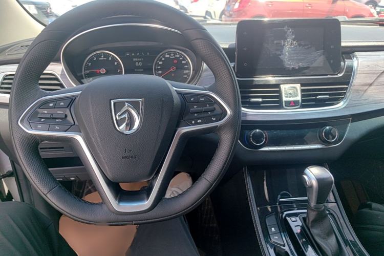 Used Baojun 730 2017 1.5T DCT Flagship Model 7 Seats China V Emission Standard Center Console
