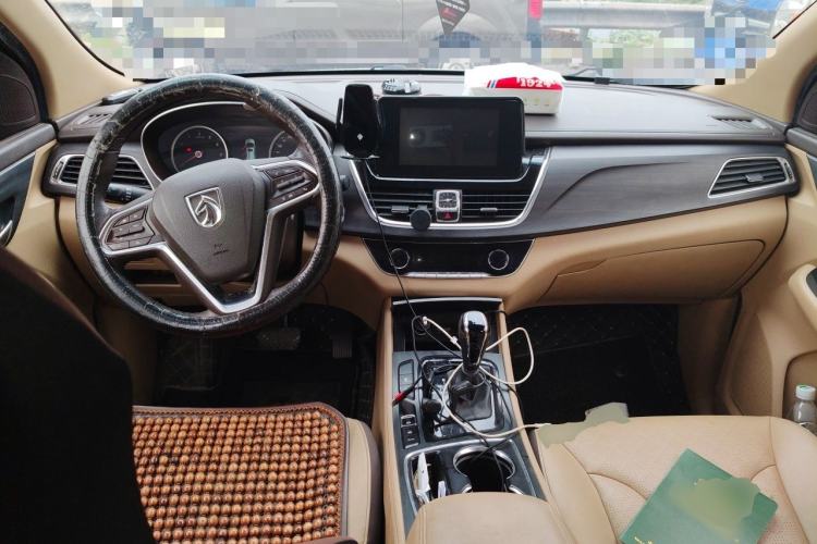 Used Baojun 730 2017 1.8L iAMT Prestige Version 7 Seats Center Console
