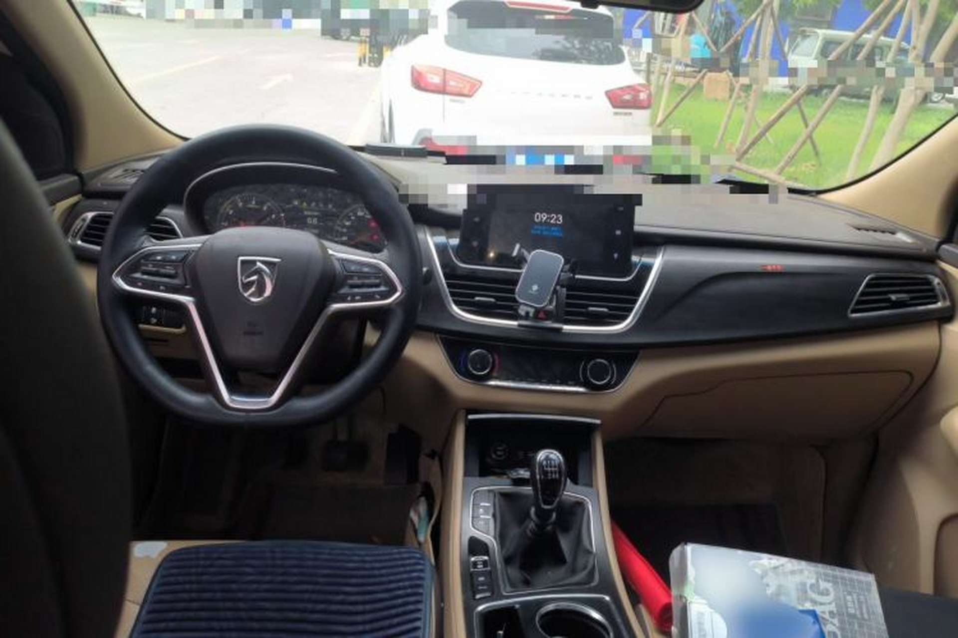 Used Baojun 730 2017 1.5T Manual Prestige Version 7 Seats Center Console