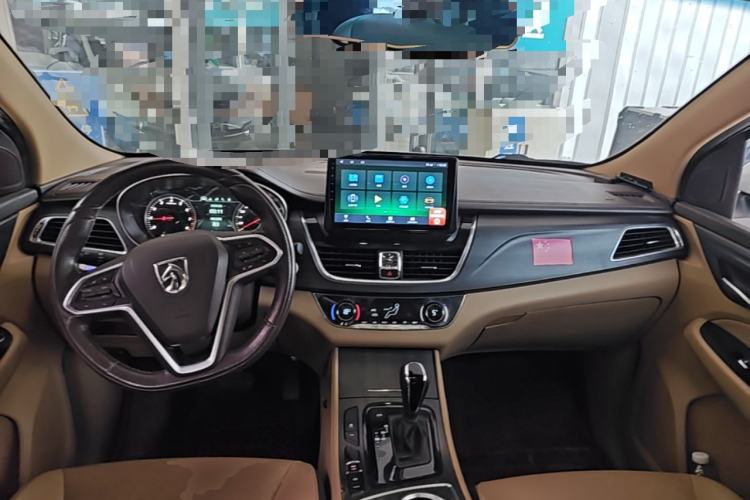 Used Baojun 730 2017 1.8L iAMT Prestige Version 7 Seats Center Console