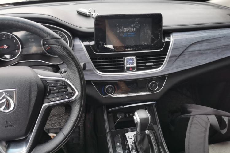 Used Baojun 730 2017 1.5T DCT Flagship Model 7 Seats China V Emission Standard Center Console