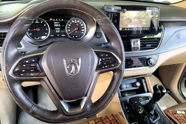 Used Baojun 730 2017 1.8L iAMT Prestige Version 7 Seats Center Console