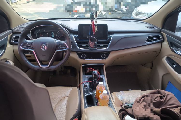 Used Baojun 730 2017 1.5T Manual Zhishang Model 7 Seats China V Emission Standard Center Console