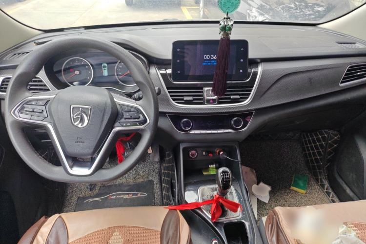 Used Baojun 730 2017 1.5T Manual Fashion Version 7 Seats China V Emission Standard Center Console