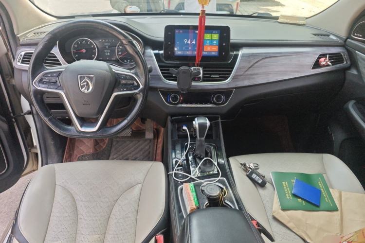 Used Baojun 730 2017 1.5T DCT Flagship Model 7 Seats China V Emission Standard Center Console