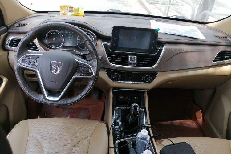 Used Baojun 730 2017 1.5T Manual Style 7 Seats China V Center Console