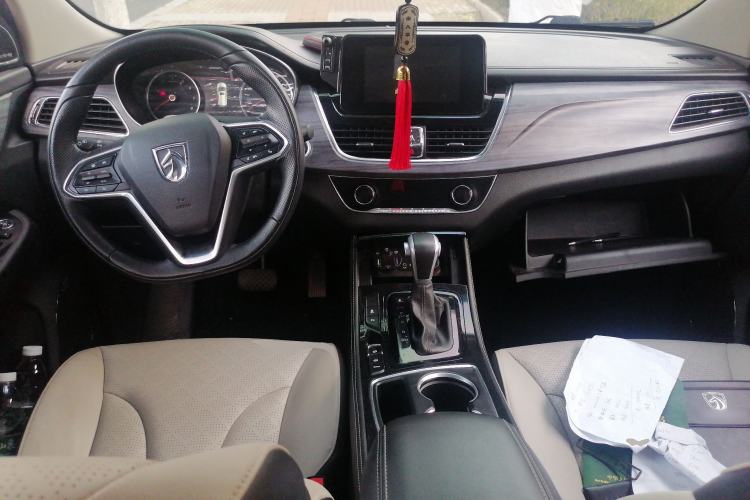 Used Baojun 730 2017 1.5T DCT Flagship Model 7 Seats China V Emission Standard Center Console