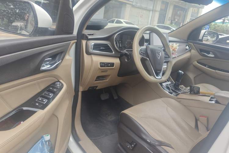 Used Baojun 730 2017 1.8L iAMT Luxury Version 7-Seater Driver Seat