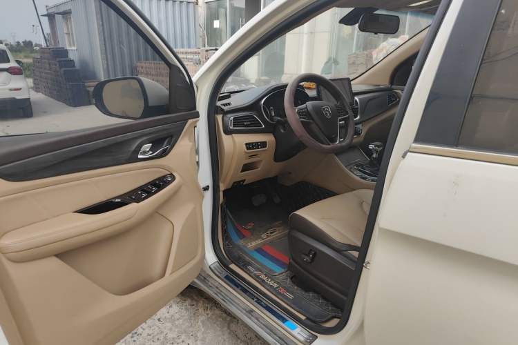 Used Baojun 730 2017 1.8L iAMT Prestige Version 7 Seats Driver Seat