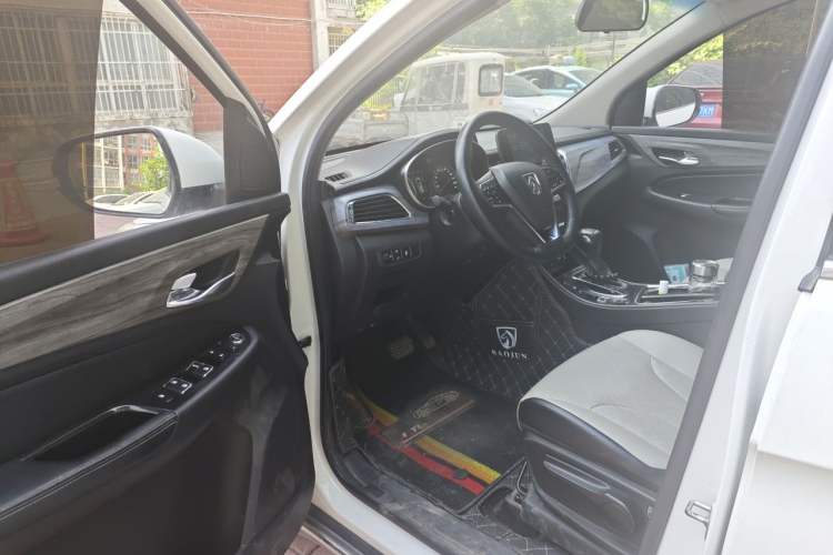 Used Baojun 730 2017 1.5T DCT Fashion Edition 7-Seater China V Emission Standard Driver Seat