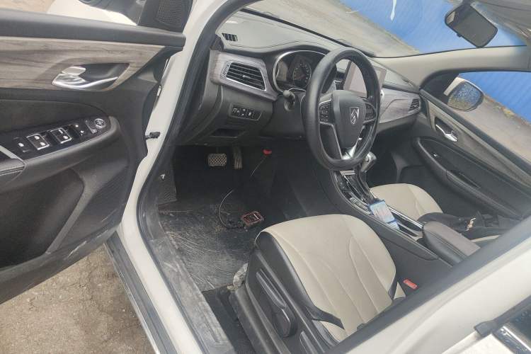 Used Baojun 730 2017 1.5T DCT Fashion Edition 7-Seater China V Emission Standard Driver Seat
